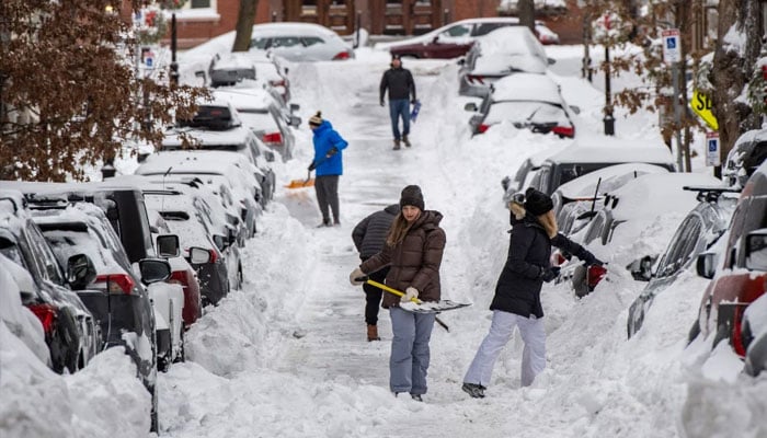 امریکا میں برفباری نے قہر ڈھا دیا، 22 کروڑ افراد خون جما دینے والی سردی کا شکار