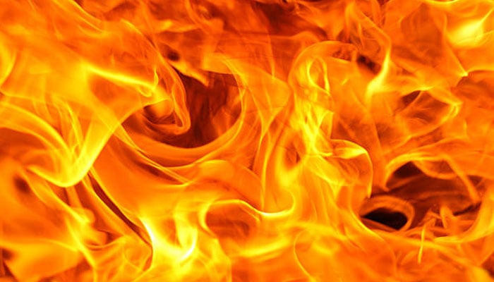 گلستان جوہر اور اورنگی میں آگ سے جھلس کر 2 معمر شخص جاں بحق