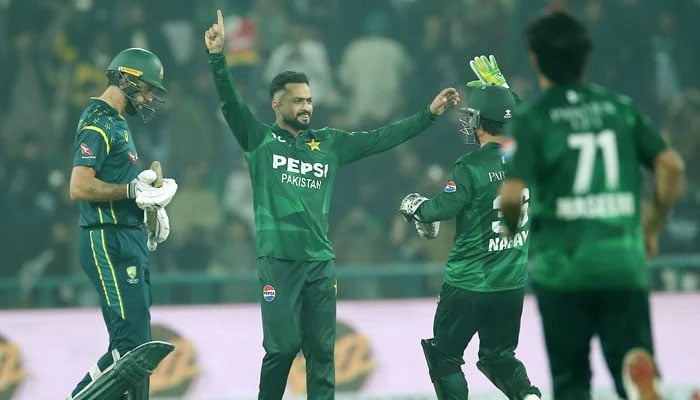 پاکستان کا آسٹریلیا کیخلاف کلین سوئپ، ورلڈ کپ سے قبل دبنگ فتح، نواز کے 5 وکٹ، بابر، صائم کی ففٹیاں