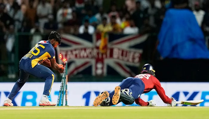 دوسرا ٹی: 20 انگلینڈ نے سری لنکا کو 6 وکٹ سے ہرا دیا