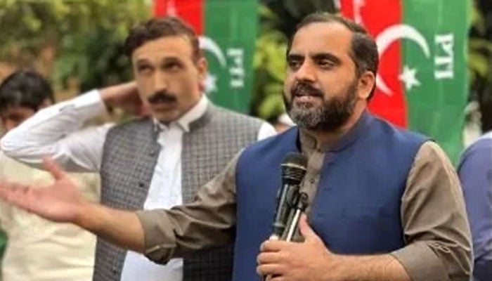 تحریک انصاف پشاور نے ترقیاتی فنڈز میں بے ضابطگیوں کے الزامات عائد کردیئے