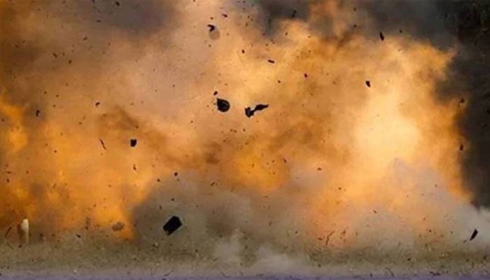 نوشکی، احمد وال اسٹیشن پر مال بردار ٹرین پر راکٹ حملہ، انجن اور پل تباہ، لکی مروت، پائپ لائن دھماکے سے اڑادی