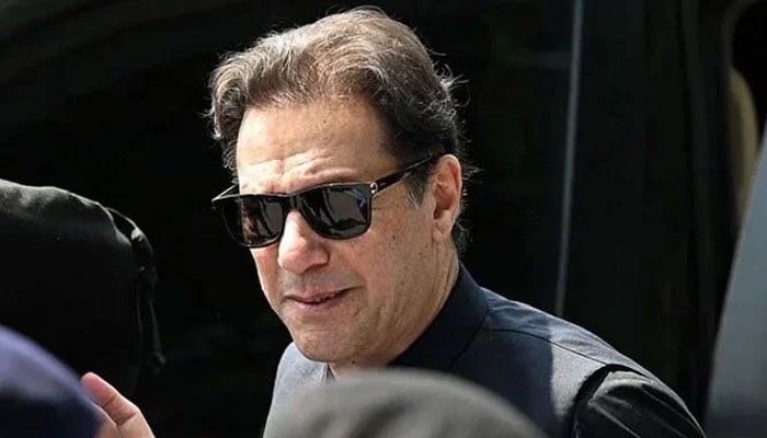 عمران کی دائیں آنکھ متاثر‘ پمزرپورٹ اہل خانہ کو موصول