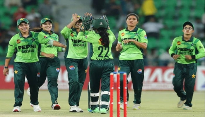 پاکستان ویمن کرکٹ ٹیم  جوہانسبرگ روانہ