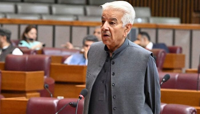 حالت جنگ میں ہیں، افغانستان چھپ کر وار کررہا ہے، سب متحد ہیں، خواجہ آصف