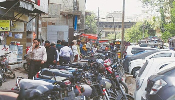 صدر ٹاؤن میں پارکنگ فری زونز پر عملدرآمد کا فیصلہ