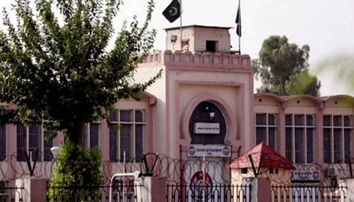 سابق سپرنٹنڈنٹ جیل نے ڈیڑھ سال میں 25 مرتبہ عمران کا چیک اپ کروایا