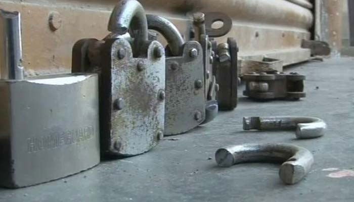 ملیر گھانچی مارکیٹ میں ملزمان دکان کے تالے توڑ کر تجوری لے اڑے