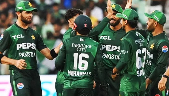 ٹیم میں دراڑیں موجود، پاکستانی اسپنرز بڑا خطرہ ہوں گے، سابق بھارتی کرکٹرز کی وارننگ