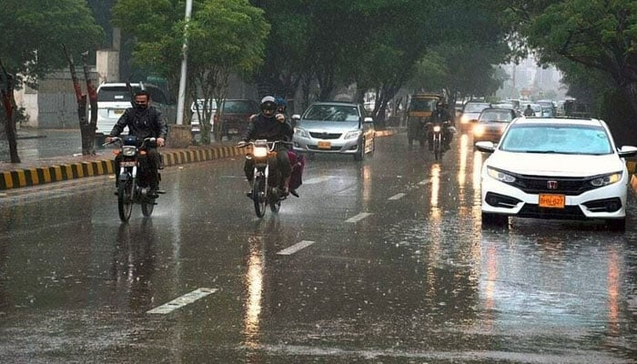 کراچی میں کل گرج چمک کے ساتھ بارش کا امکان