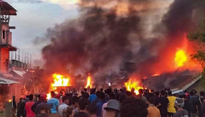 بھارت، منی پور میں نسلی کشیدگی متعدد گھر جل کر راکھ، کرفیو نافذ