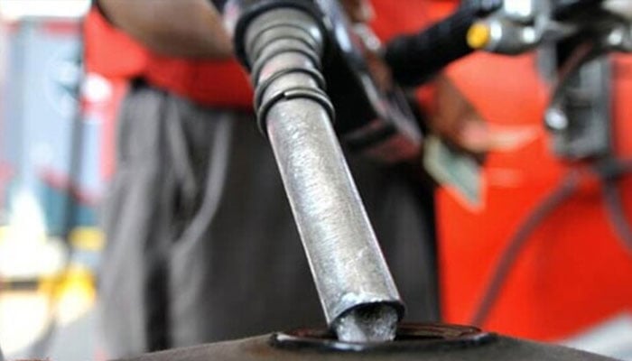 رمضان سے قبل مہنگائی کا بڑا جھٹکا، پیٹرول 5، ڈیزل 7.32 روپے مزید مہنگا