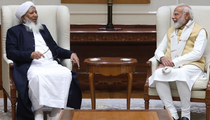 بھارتی مفتی اعظم کی وزیراعظم مودی سے ملاقات، میڈیا پر شدید بحث