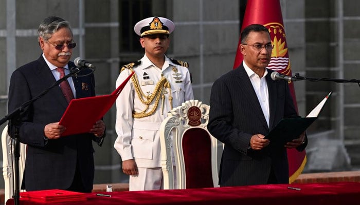 بنگلہ دیش، نومنتخب وزیراعظم سمیت 50 رکنی کابینہ نے حلف اٹھالیا، احسن اقبال کی طارق رحمٰن سے ملاقات