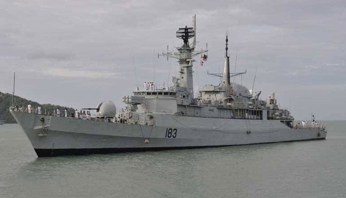 پاک بحریہ کا جدید جنگی جہاز پی این ایس خیبر جدہ پہنچ گیا