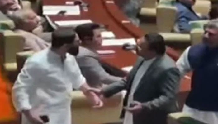 سندھ اسمبلی، ایم کیو ایم پاکستان دھڑوں میں تقسیم