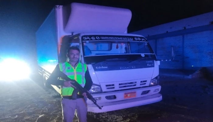 موٹر وے پولیس نے چھینا گیا کروڑوں کی دواؤں سے بھرا کنٹینر بازیاب کرالیا