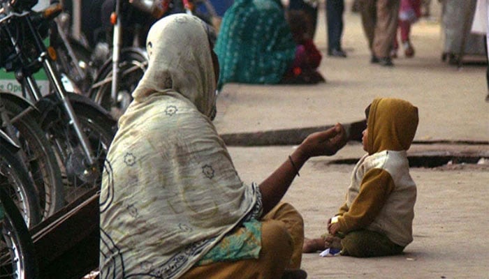 100 پیشہ ور گدا گر گرفتار، 21 خواتین گداگر ایدھی سینٹر کے حوالے