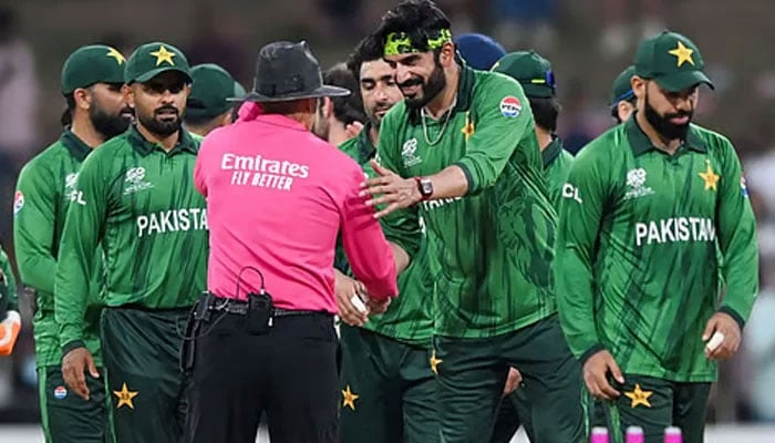 کل انگلینڈ سے سپر ایٹ میں مقابلہ، پاکستان ٹیم پالے کیلے پہنچ گئی