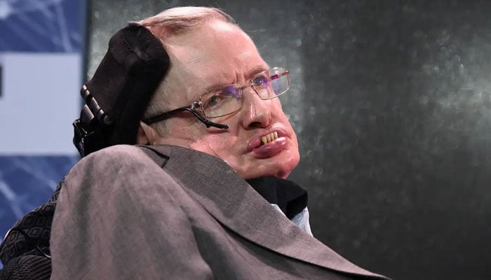 اسٹیفن ہاکنگ کی ایپسٹین فائلز میں خواتین کے ساتھ تصویر