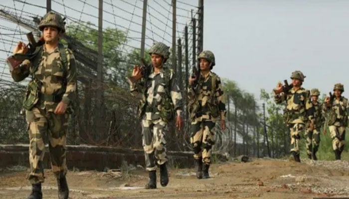 انڈین فوج کی پاک بھارت سرحد کے قریب پٹھانکوٹ میں جنگی مشقیں