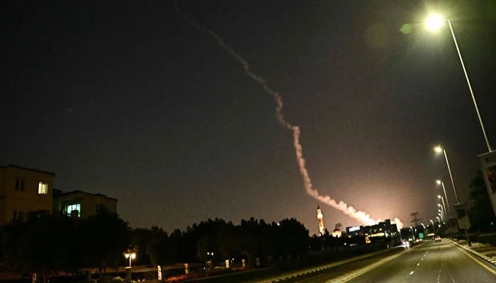 غیر ملکی انفلوئنسرز دبئی میں میزائل حملوں کے دوران خوفزدہ