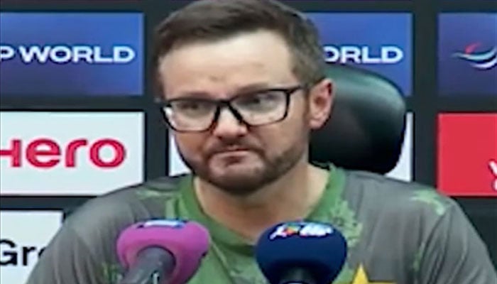 ہیڈ کوچ ہیسن کی من مانیاں، پلیئرز ناراض، سلیکٹرز خاموش، ورلڈ کپ کی نئی کہانیاں سامنے آگئیں