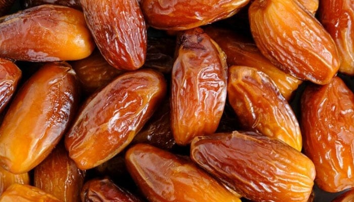 یو اے ای کا انسانی ہمدردی کے تحت پاکستان کو 3.6 ٹن کھجوریں عطیہ