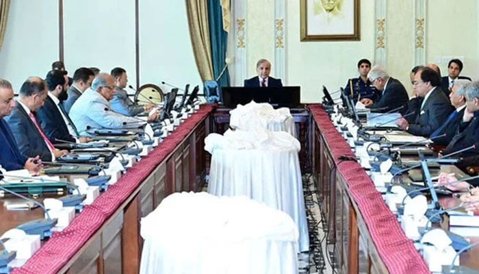 آبنائے ہرمز کی بندش، توانائی بحران، فیول بچت، حکومت کا کورونا جیسا تین مرحلہ منصوبہ آج وزیراعظم کو پیش، پیر کو اعلان متوقع