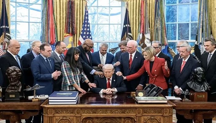 وائٹ ہاؤس میں ٹرمپ کیلئے دعائیہ تقریب، ایران جنگ کو مذہبی رنگ دینے کے الزامات