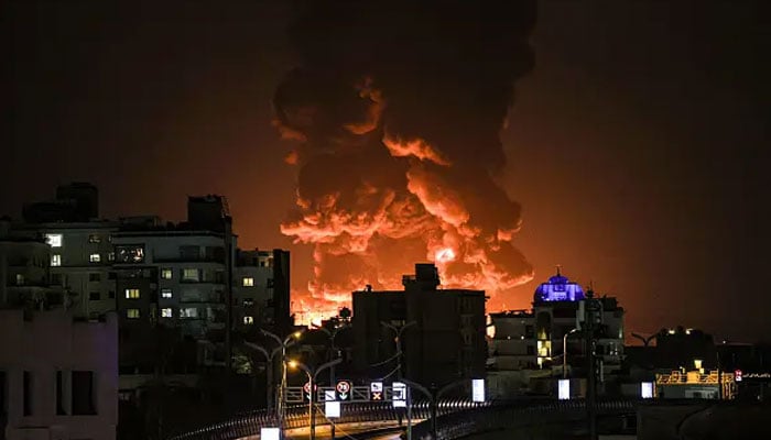 امریکا اور اسرائیل کے ایران اور لبنان پر فضائی حملے، اسرائیلی فوجی تنصیبات پر میزائلوں کی بارش