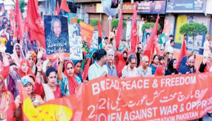 دنیا پر پھر نوآبادیاتی نظام مسلط کر دیا گیا، محنت کش عورت ریلی