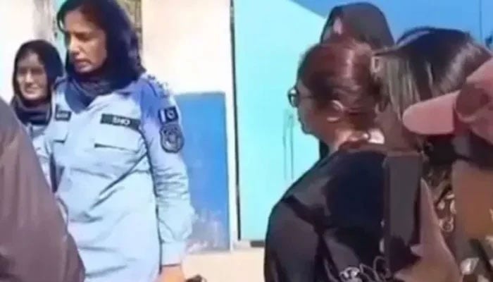 عالمی یوم خواتین، اسلام آباد میں مظاہرہ کرنیوالی عورتیں گرفتار