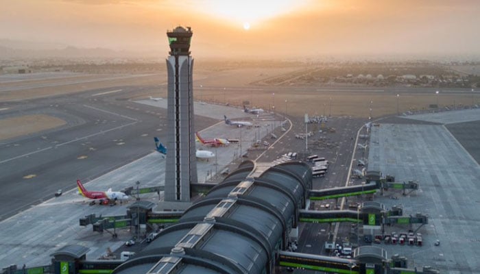 عمان میں امدادی پروازوں کو ترجیح؛ دیگر فضائی مراکز کی بحالی کی کوششیں ناکام