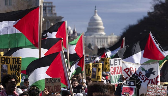 امریکی ووٹرز میں فلسطینیوں کیلئے بڑھتی ہمدردی، ڈیموکریٹس پرانی پالیسی پر قائم