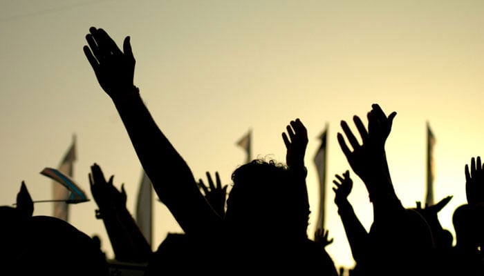 مبینہ پولیس مقابلے میں ہلاک ملزم کے اہلخانہ کا پنجاب چورنگی پر احتجاج