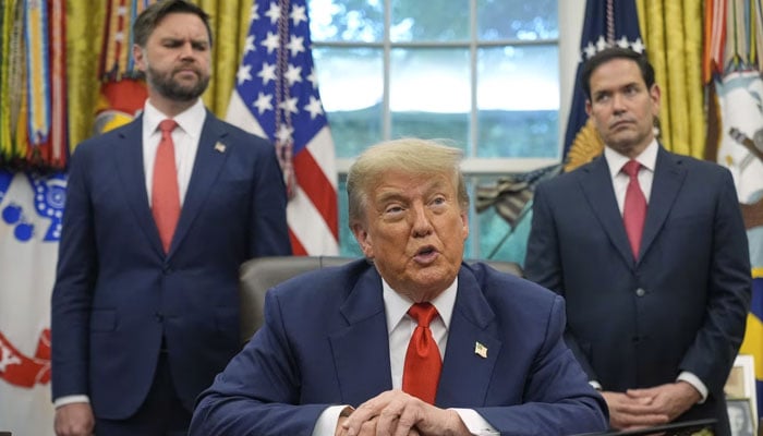 ٹرمپ اپنے مشیروں کے ہاتھوں استعمال ہوئے، صحافی کا دعویٰ