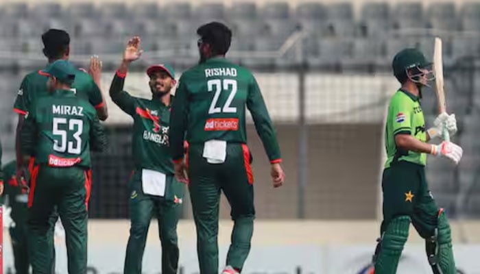 پہلا ون ڈے، پاکستان ٹیم منہ کے بل گر گئی، شرمناک شکست