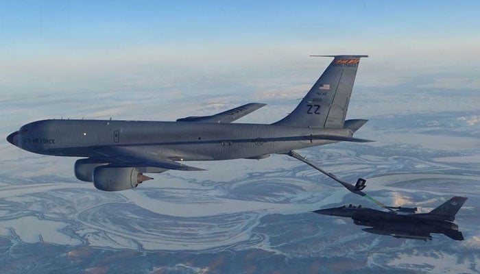 عراق میں امریکی طیارہ تباہ، 6 فوجی ہلاک، ایرانی حملے میں بحری بیڑہ غیر فعال، تہران حکومت جلد گرنے والی نہیں، ٹرمپ