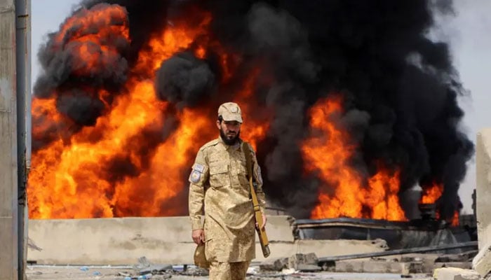 پاک افغان کشیدگی، چین متحرک، تنازع طاقت نہیں مذاکرات اور مکالمے سے طے کریں، چینی وزیر خارجہ وانگ ای