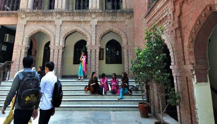 سندھ کے کالجز میں سیاسی مداخلت، 20 اور 19 گریڈ کے پرنسپلز کی جگہ 17 اور 18 گریڈ کے جونیئر پرنسپلز کا تقرر، سپلا