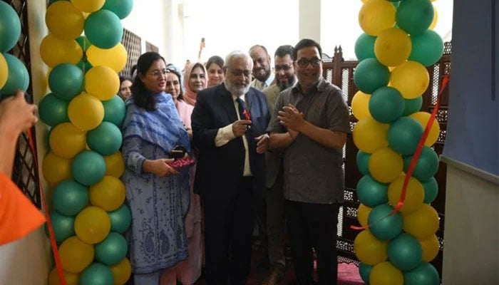 کراچی میٹروپولیٹن یونیورسٹی میں جدید سہولتوں سے آراستہ لائبریری کا افتتاح