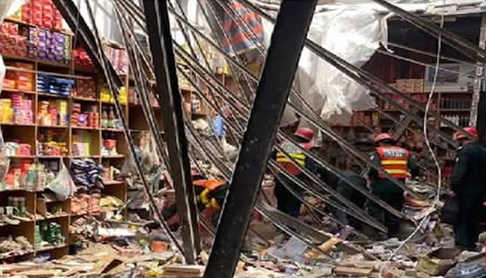 رحیم یار خان، چھت گرنے سے بینظیر پروگرام سے رقم  لینے آئی 8 خواتین جاں بحق، 57 زخمی