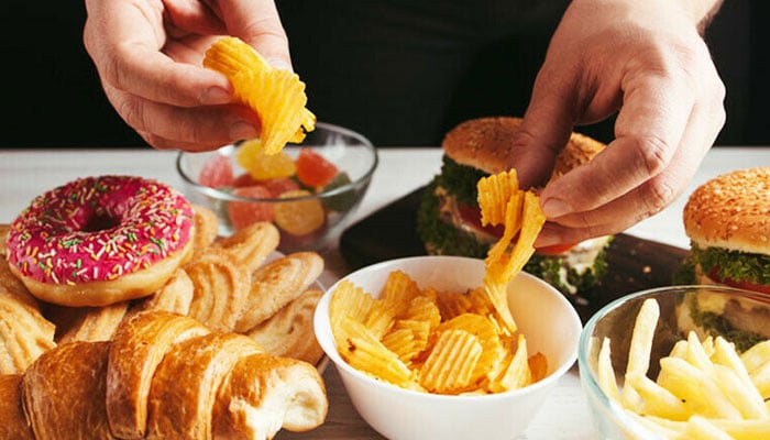 الٹرا پروسیسڈ خوراک دل کے لیے خطرناک، نئی تحقیق