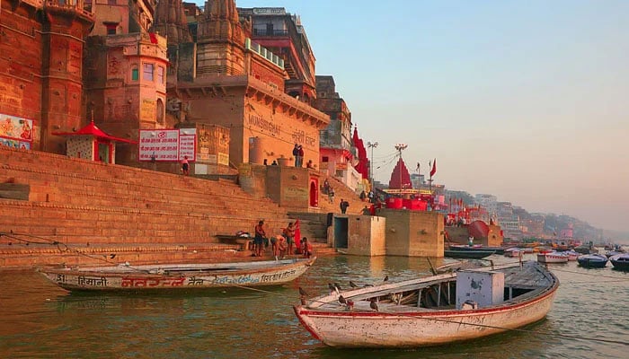 بھارت، دریائے گنگا میں کشتی میں افطار پر 14 نوجوان گرفتار، مقدمہ درج