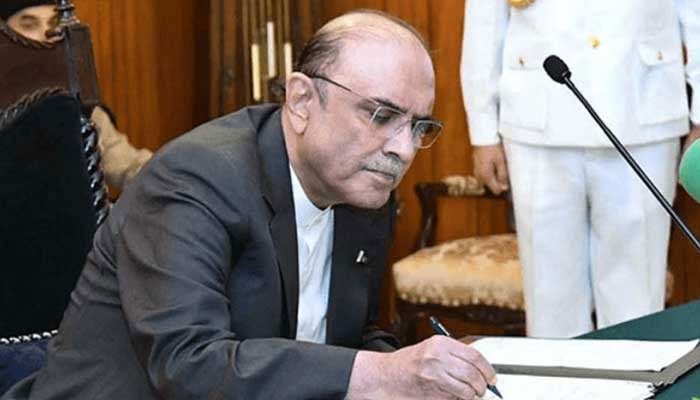 صدر مملکت نے پاکستان سٹیزن شپ سمیت اہم ترمیمی بلز کی منظوری دیدی