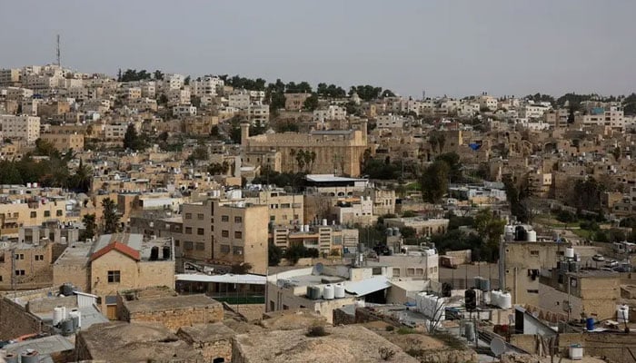 مغربی کنارے میں اسرائیلی آبادکاروں کے حملے، گھروں اور گاڑیوں کو آگ لگادی، متعدد فلسطینی زخمی