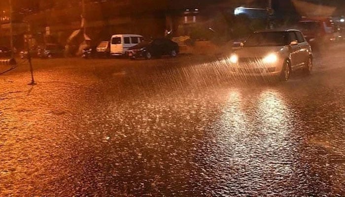 بارش سے جل تھل، نظام زندگی مفلوج، عید کی خوشیاں ماند پڑگئیں