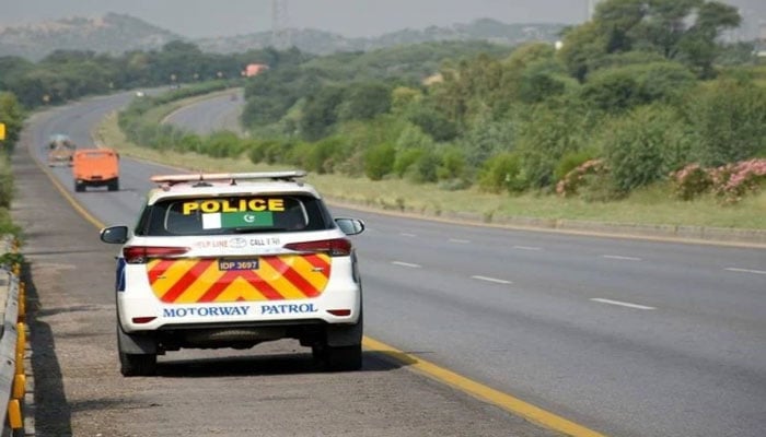 اضافی کرایہ، موٹروے پولیس نے 60 لاکھ روپے مسافروں کو واپس دلوا دیے