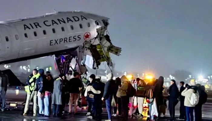 نیویارک، ایئر کینیڈا طیارے اور فائر ٹرک میں تصادم، پائلٹ و معاون ہلاک